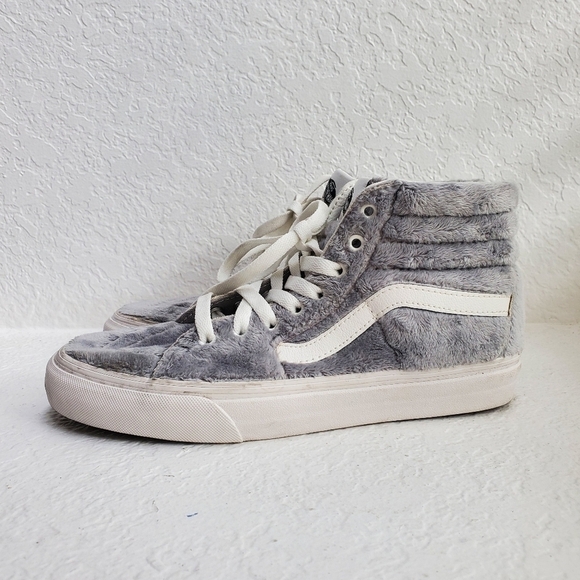 NWT Vans x Free People U Sk8-Hi Faux Fur Sneakers in Gray - Picture 2 of 12